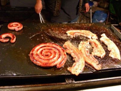 墾丁夜市的原住民石板烤肉