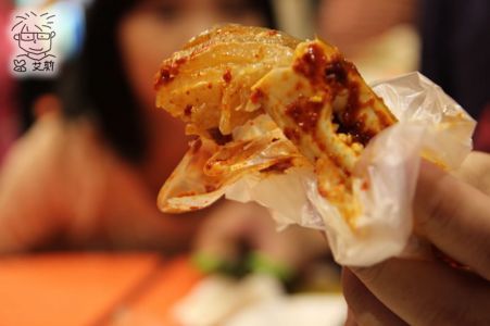 [西門町．韓國料理]漢江食堂．第一次吃辣味生蟹就上手