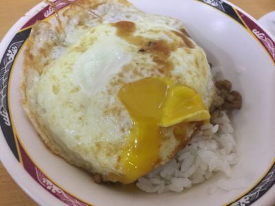 【食記】捷運西門站/西門町美食,天天利美食坊~半熟蛋滷肉飯好好吃阿