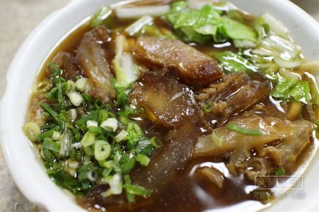 【新北市三重美食小吃】一家牛肉麵，就是這一家啦!三重自強路美食