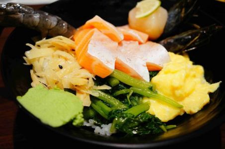 [食記]台北 築地鮮魚 北車平價新鮮日式丼飯 味噌湯喝到飽