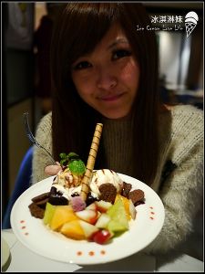 【台北東區】Wednesday Cafe - 下午茶水果冰淇淋布朗尼的幸福滋味